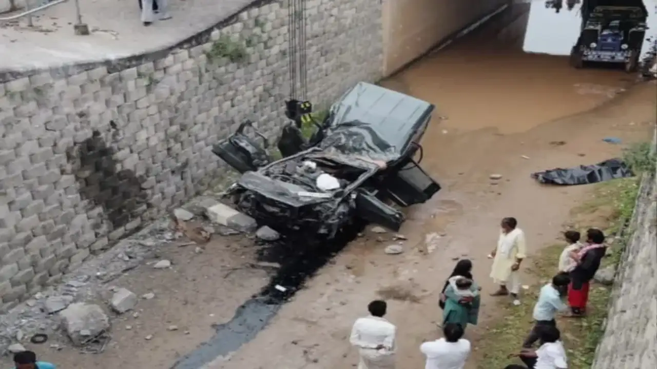 delhi-mumbai expressway accident